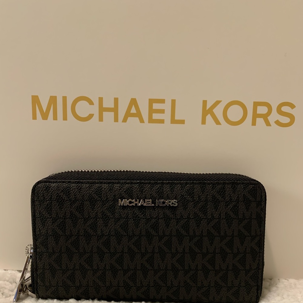 NWT MK Wallet‼️